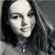 Bonjour, 
Actuellement étudiante en licence de droit monde hispanique, je propose des cours de langues (anglais, français et espagnol) ainsi que des cours d'histoire. J'ai vécu pendant un an au Mexique. Aussi, grâce à mon bagage littéraire, j'ai pu accom